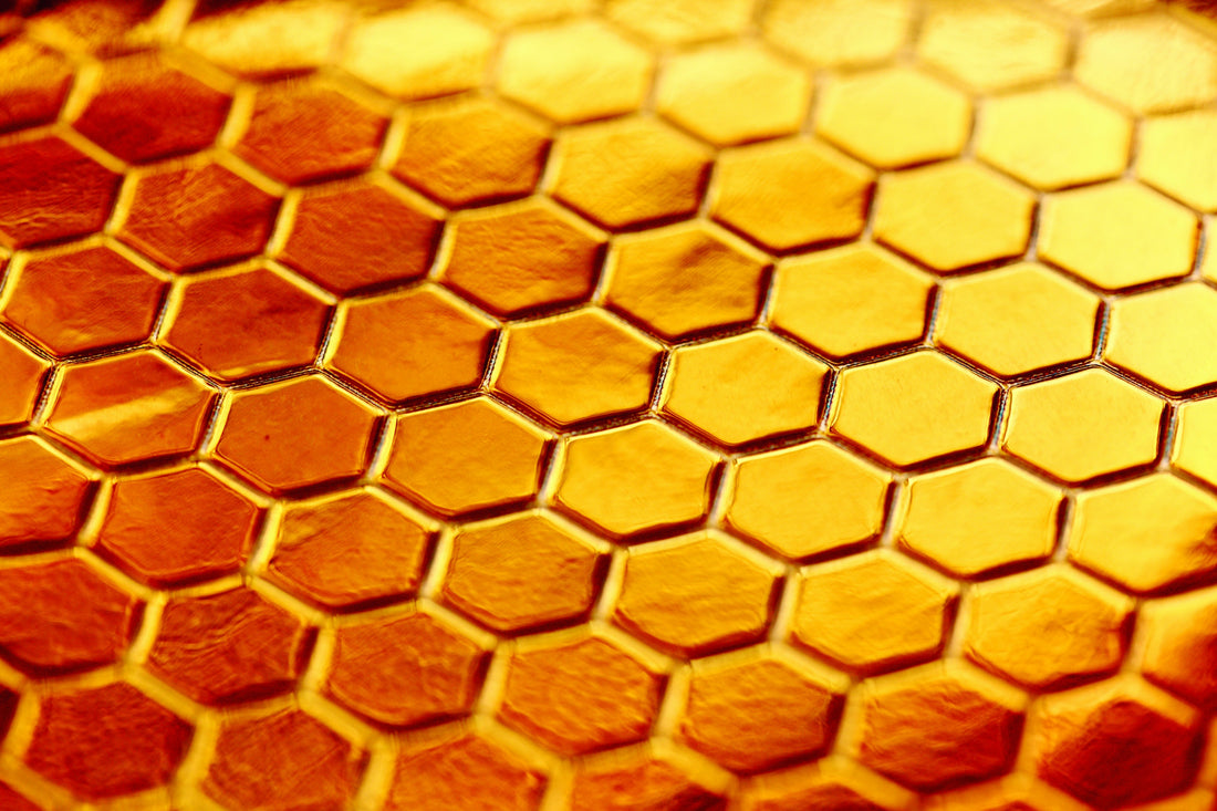 Honey: Nutritional Content, Health Benefits and Uses