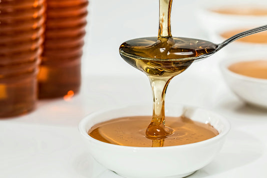 Can You Use a Metal Spoon to Scoop Honey?